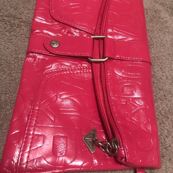 Pink Roxy clutch - Picture 2 of 6